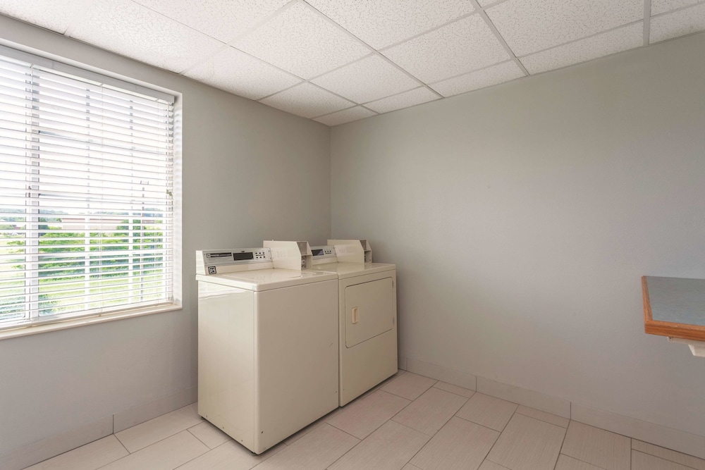 La Quinta Inn & Suites by Wyndham Knoxville North I-75 11/58