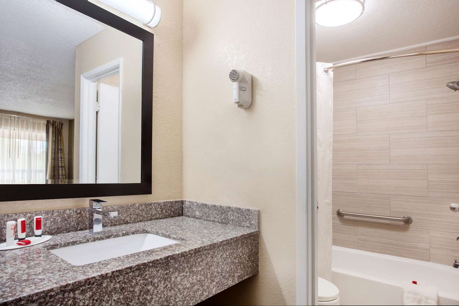 Baymont by Wyndham Lake City I-75 29/30