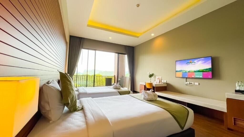 DELUXE, TWIN BEDS