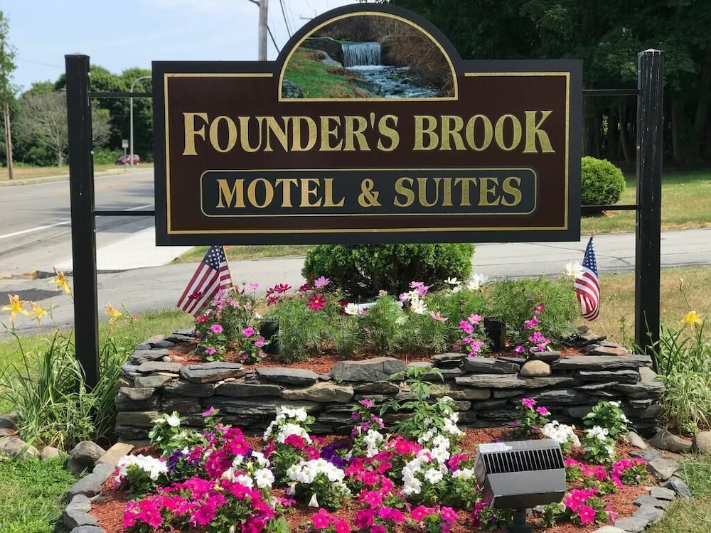 Founder's Brook Motel & Suites 2/48