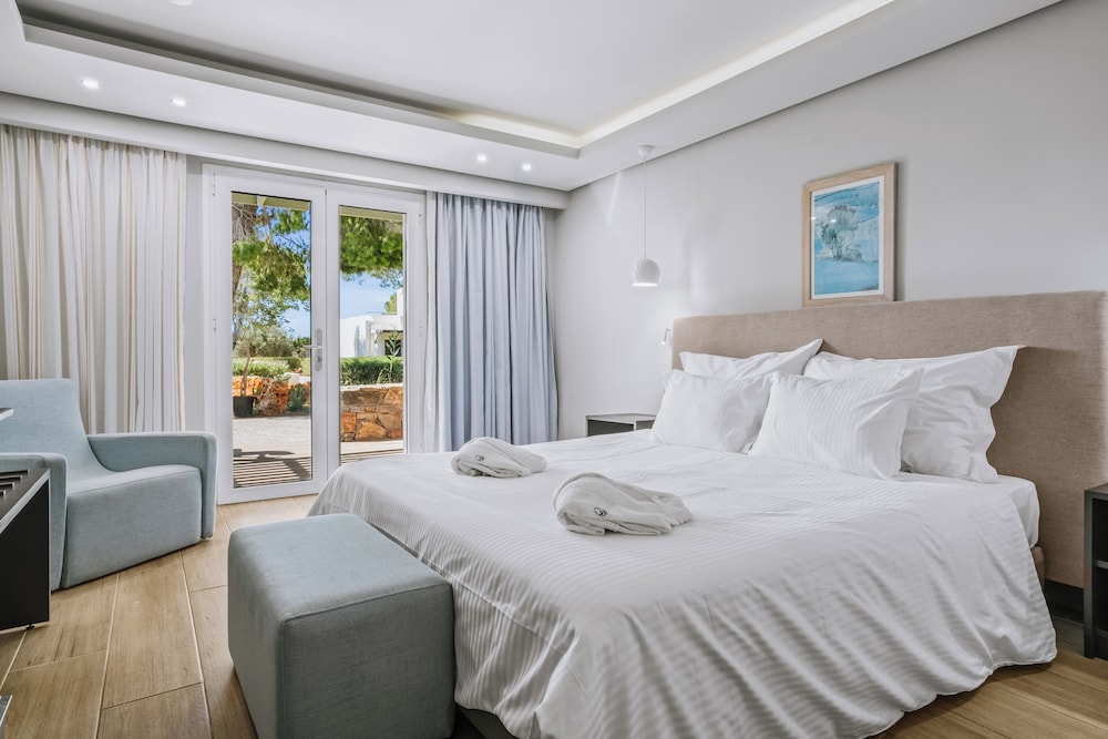 Almyra Hotel & Village 24/70