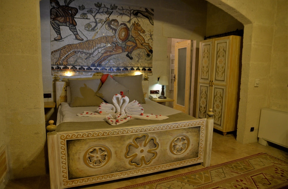 Caftan Cave Suites 6/49