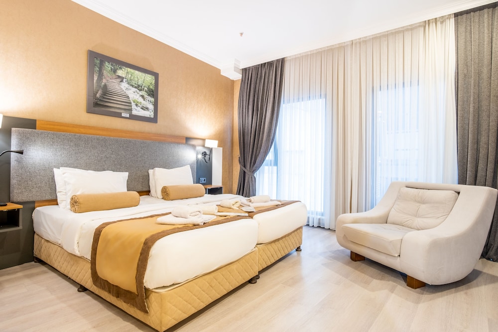 DELUXE, KING BED
