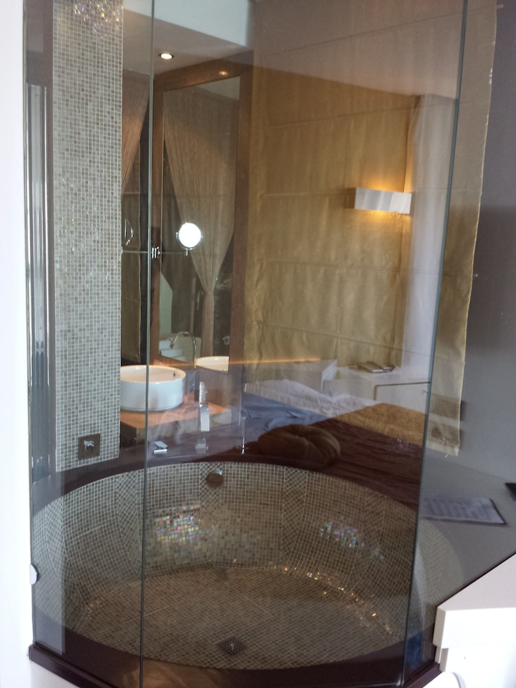 Hotel Exclusive 27/84