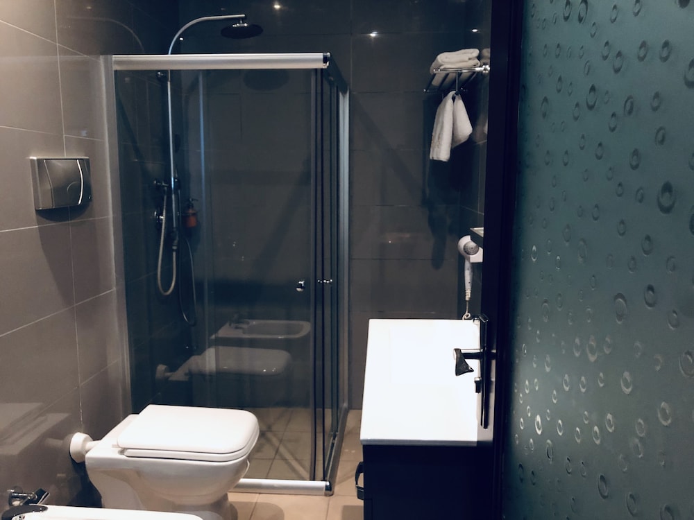 Kompleksi Arifi Hotel 47/50