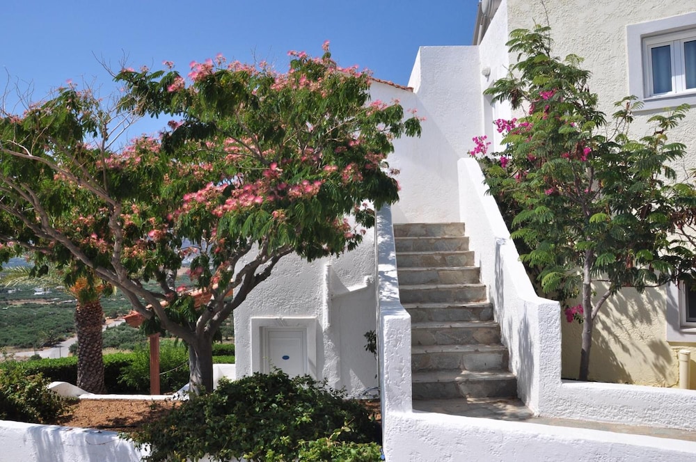 CASTRI VILLAGE HOTEL 41/50