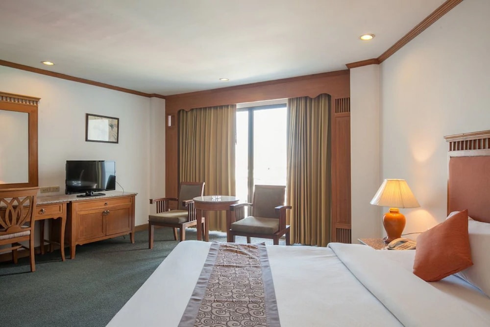 Royal Palace Hotel 30/66