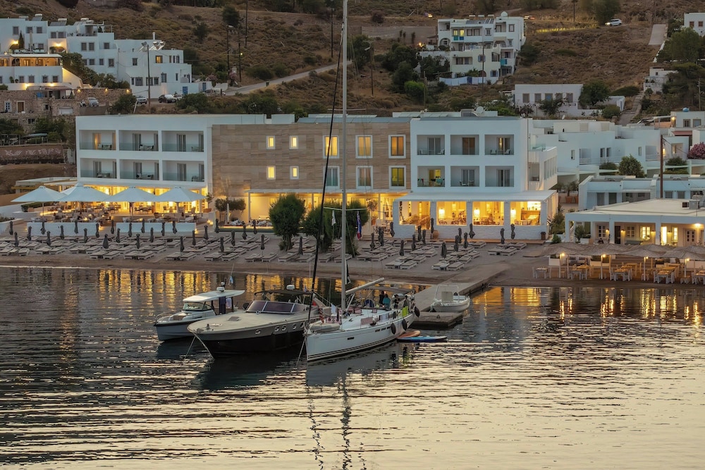 Patmos Aktis Suites And Spa 82/86