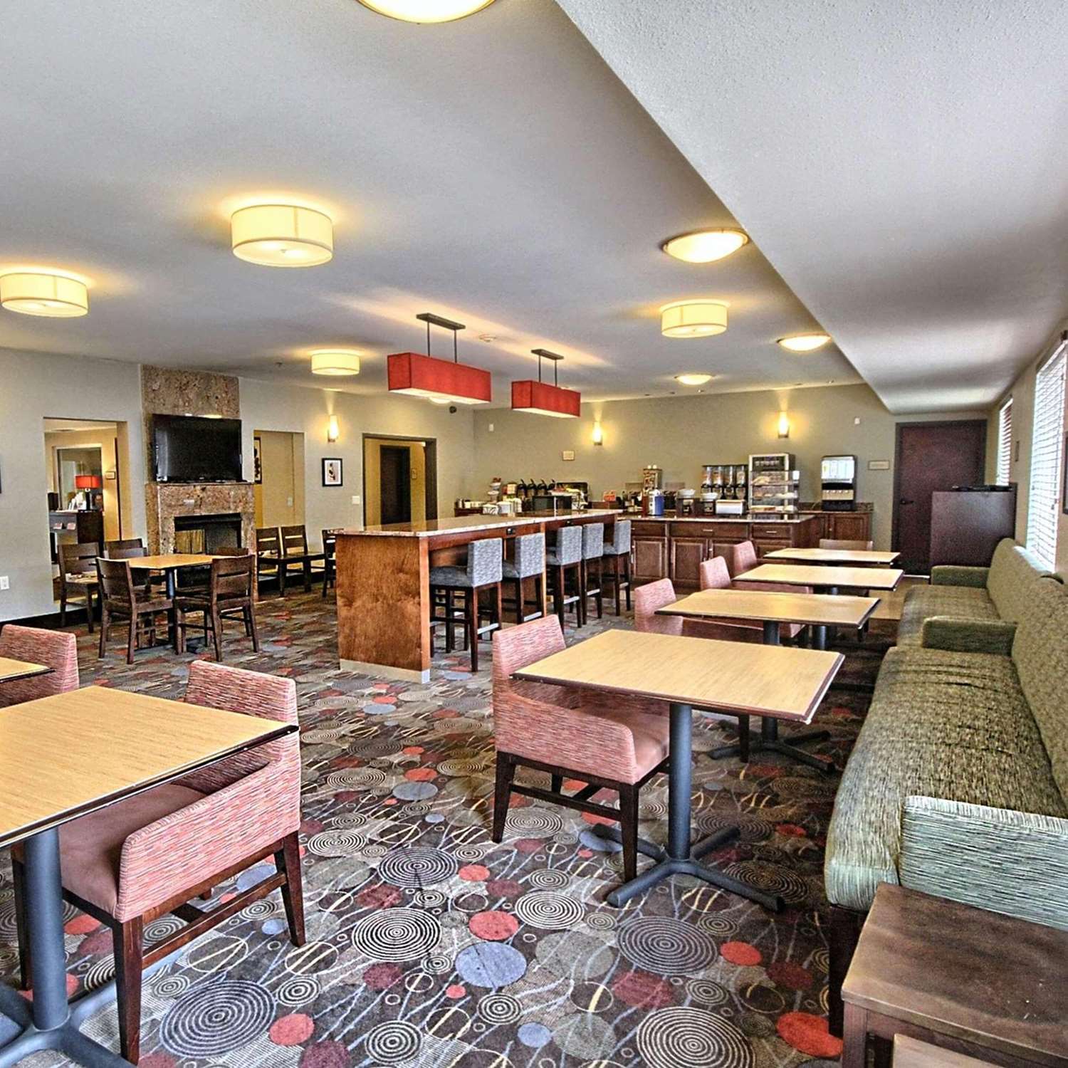 Country Inn & Suites By Radisson, Dearborn, MI 14/21