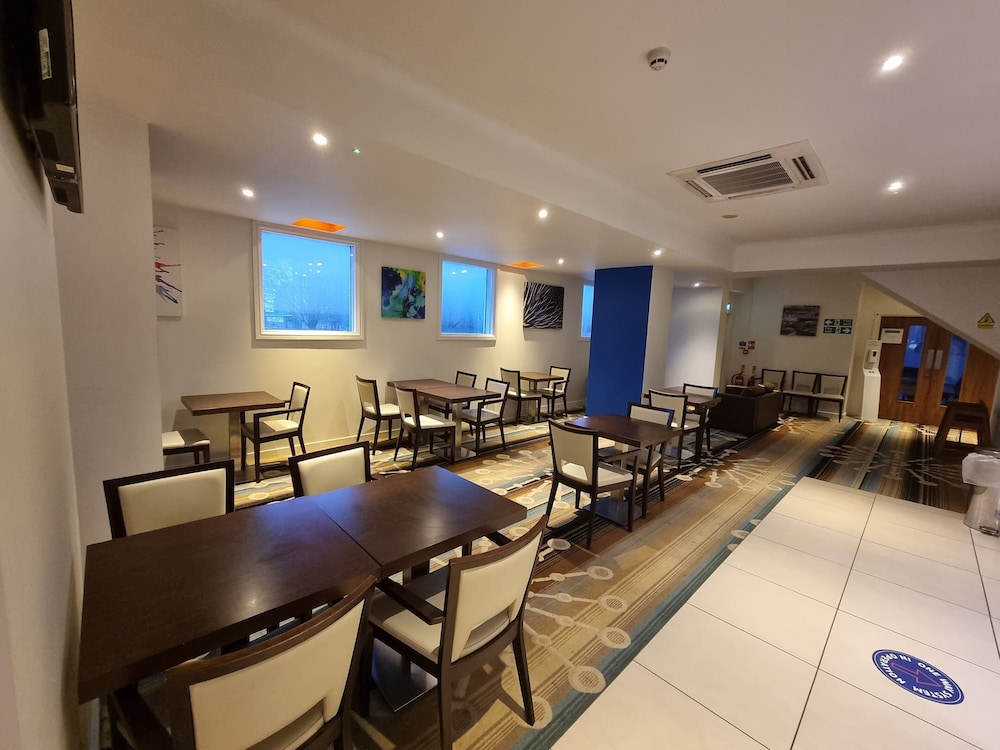 Holiday Inn Express Wakefield 35/48