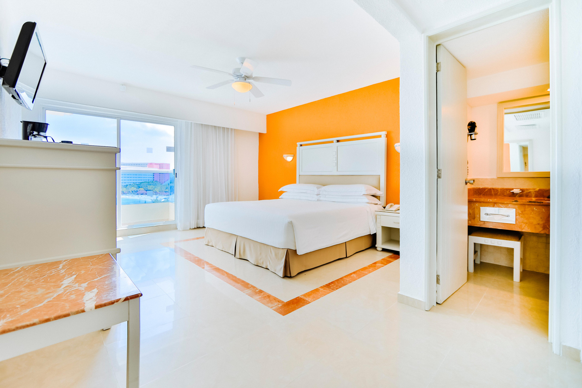 غرفة قياسية بإطلالة على البحر