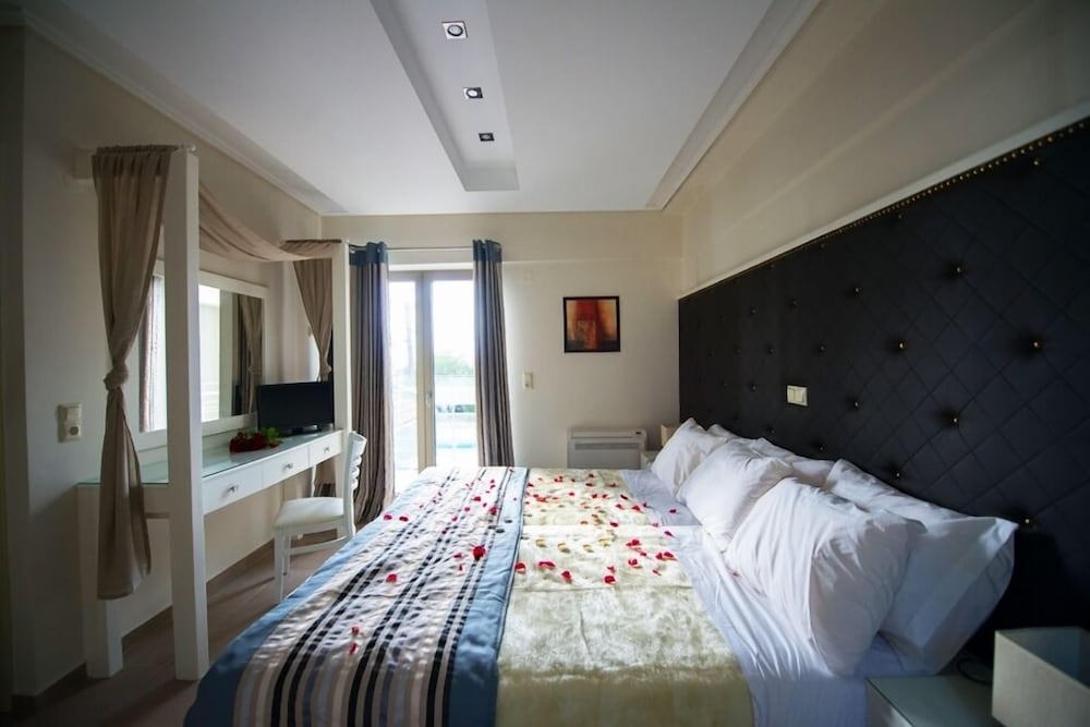 Mantinia Bay Hotel 13/45