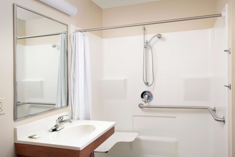 Extended Stay America Select Suites - Cleveland - Airport 7/33