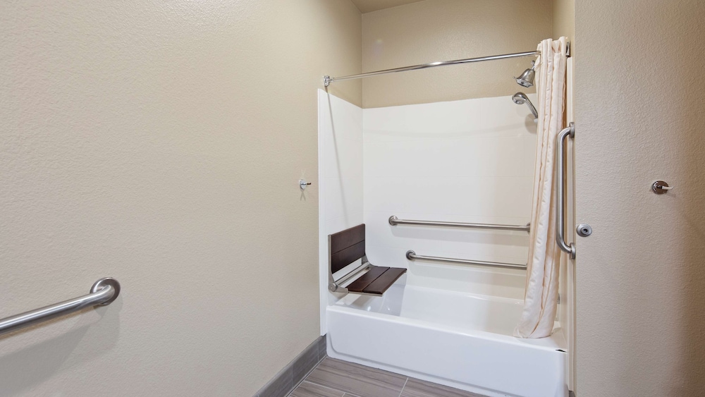 Best Western Golden Spike Inn & Suites 13/33