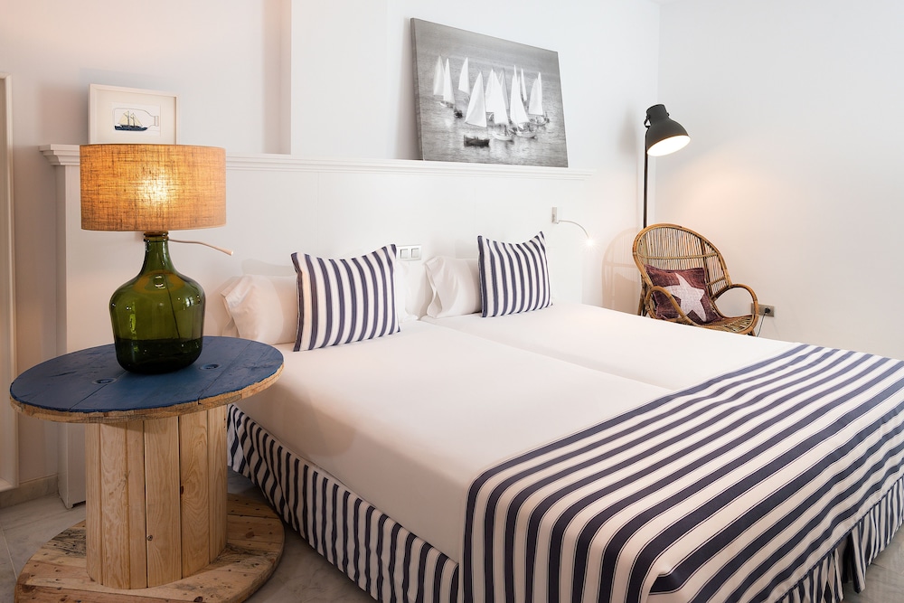 Marina Suites Hotel 16/68