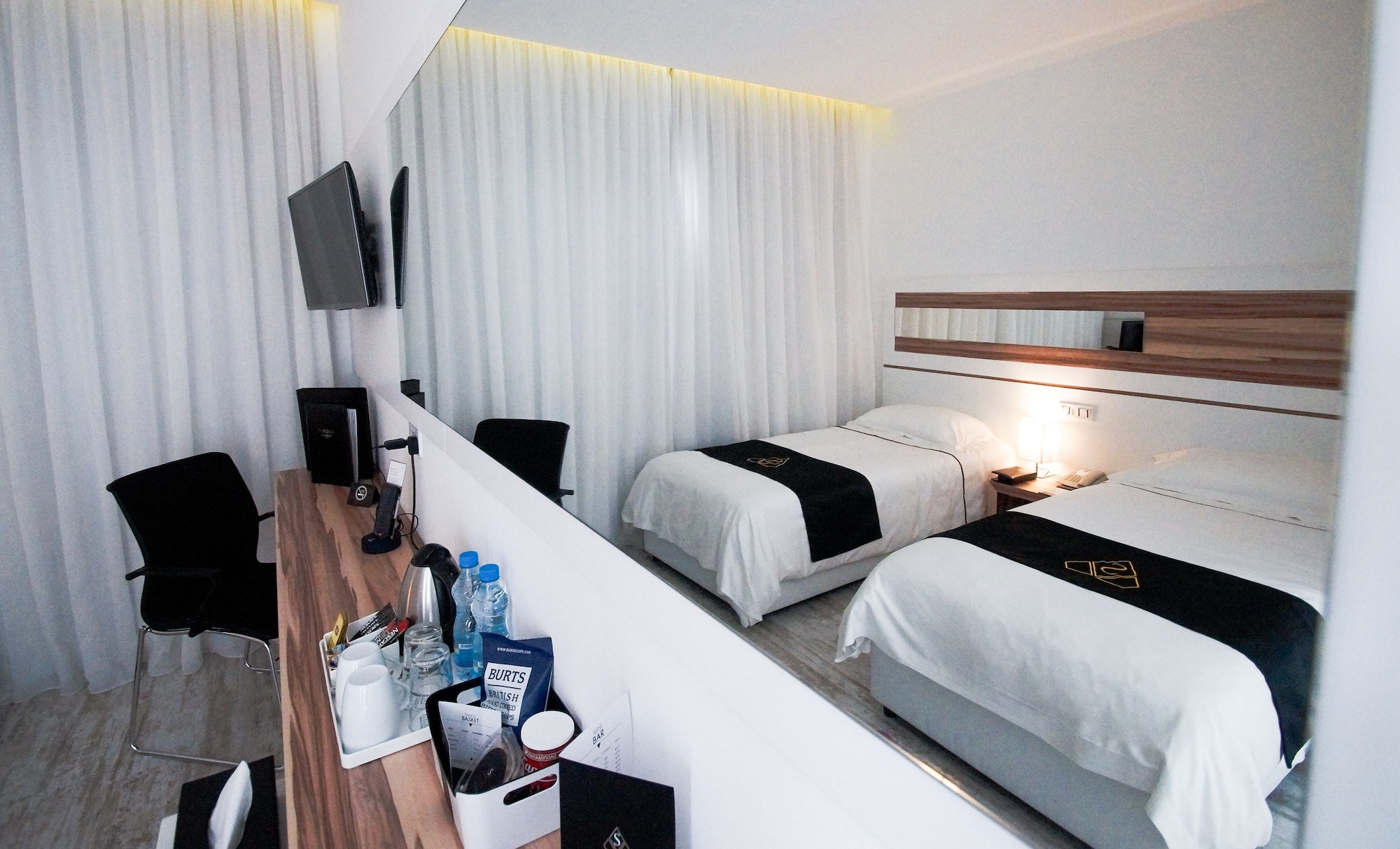 غرفة كلاسيكية بسريرين منفصلين بإطلالة على المدينة بشرفة، The Ciao Stelio Deluxe Hotel - Adults Only 4/9