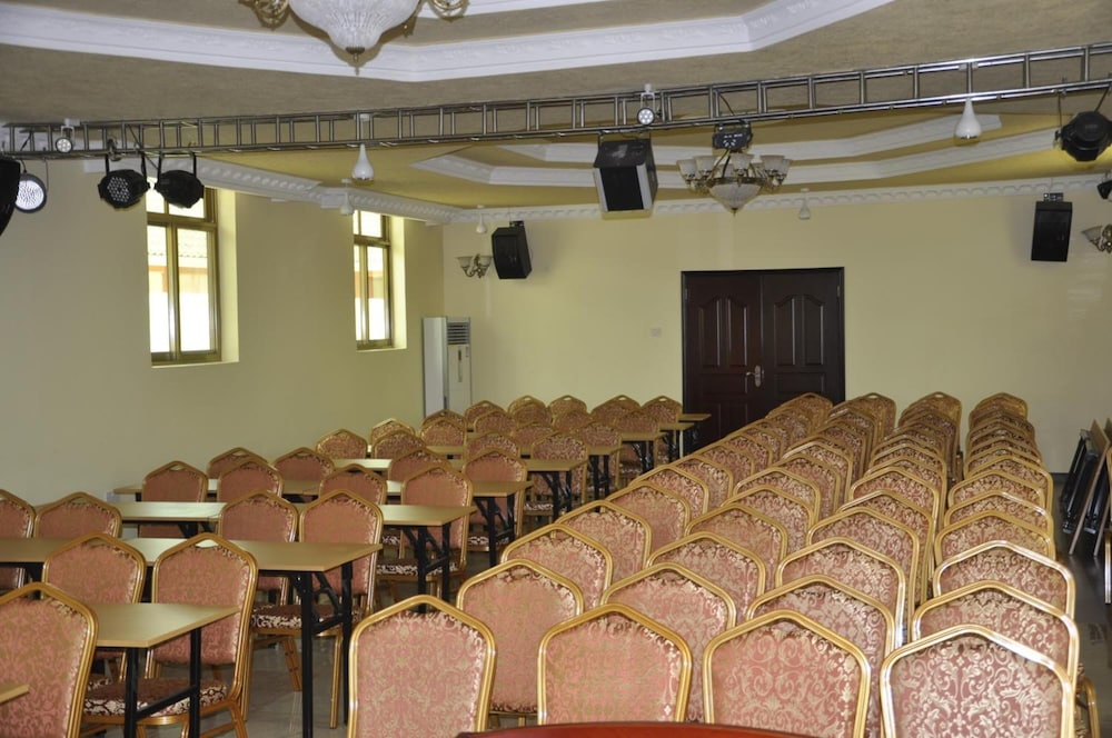 Biraj International Hotel 33/50