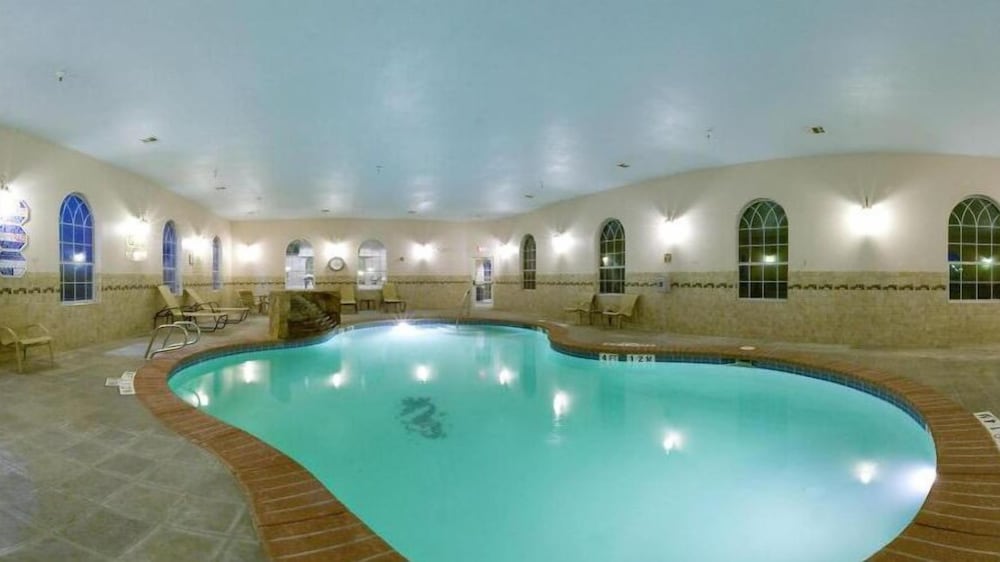 Holiday Inn Express Suites Levelland 23/46