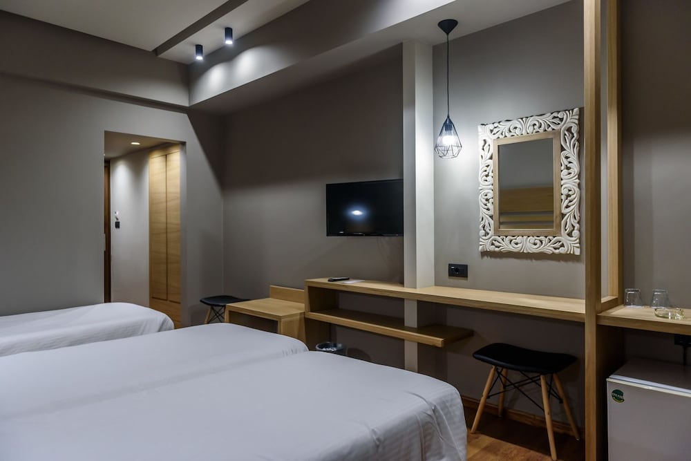 Agamemnon Hotel 20/67