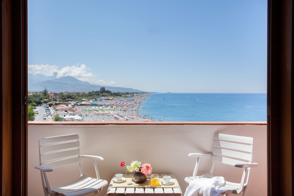 Grand Hotel De Rose 25/65