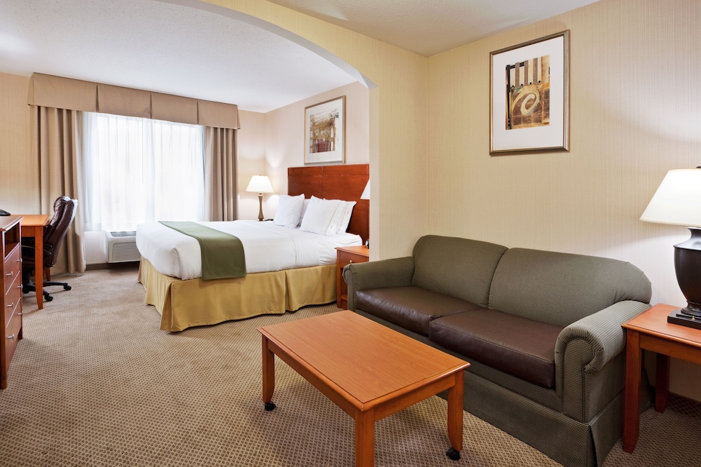 Holiday Inn Express Suites Howell 35/51