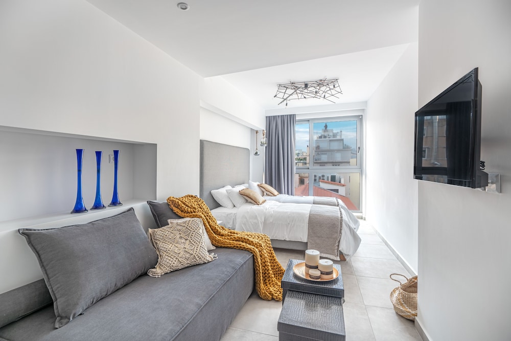 Mythos Luxury Suites 18/50