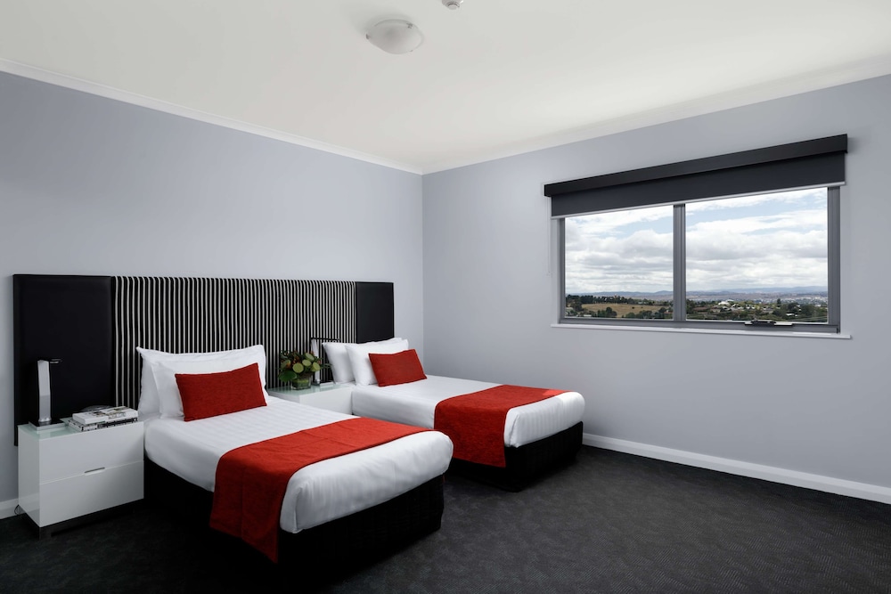 Rydges Mount Panorama Bathurst 20/66