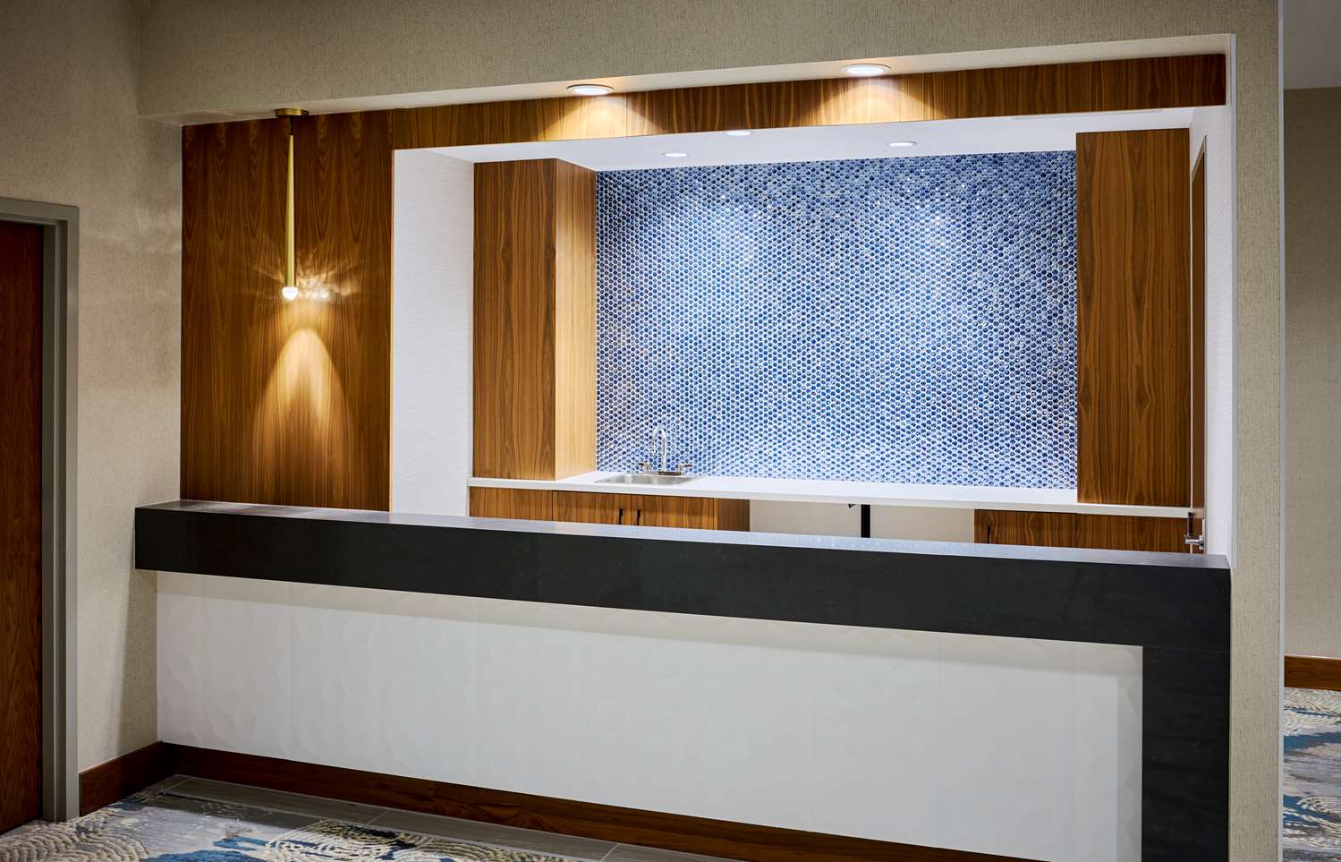 DoubleTree by Hilton Windsor Hotel & Suites 5/17