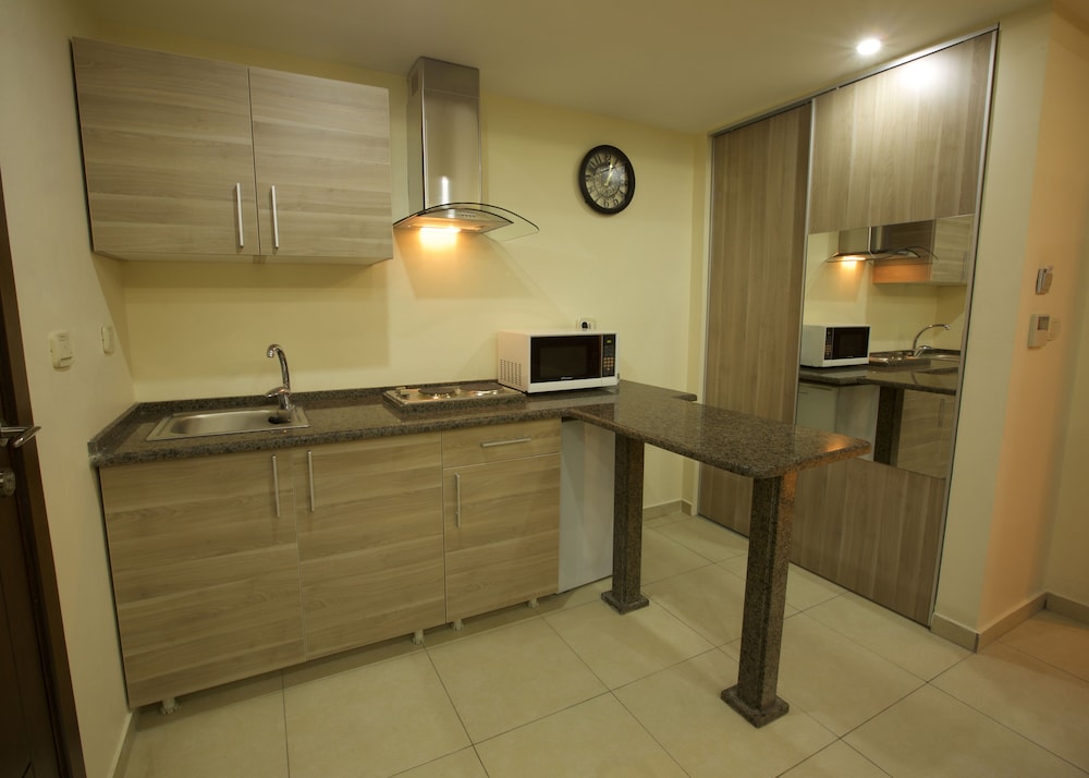 Lujain Hotel Suites 2/50