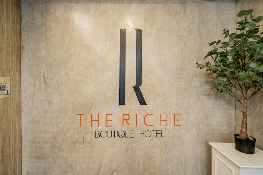 The Riche Boutique 13/74