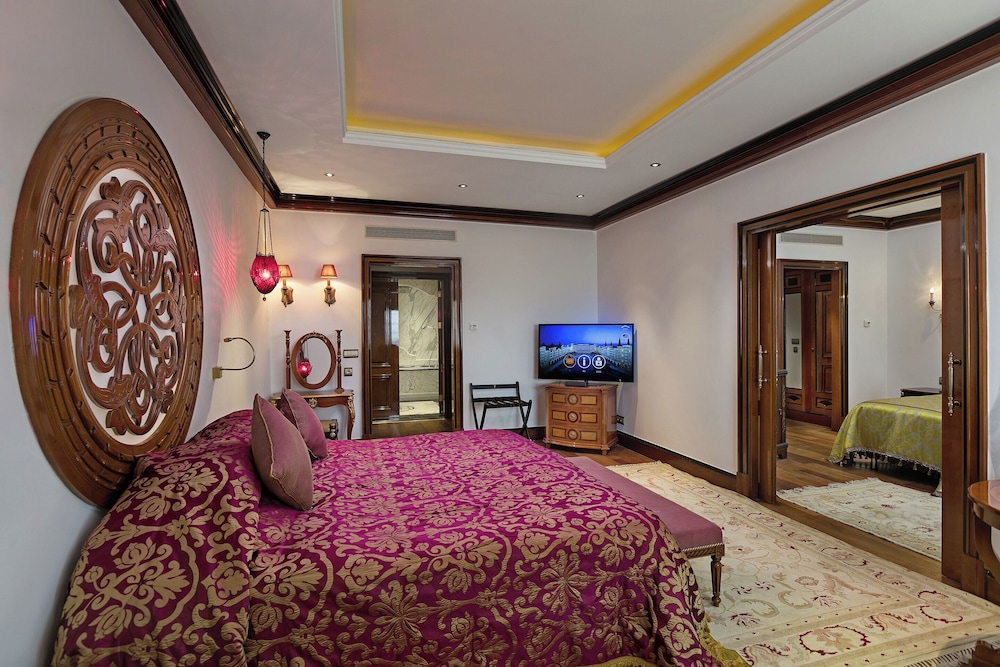 PREMIUM FAMILY ROOM