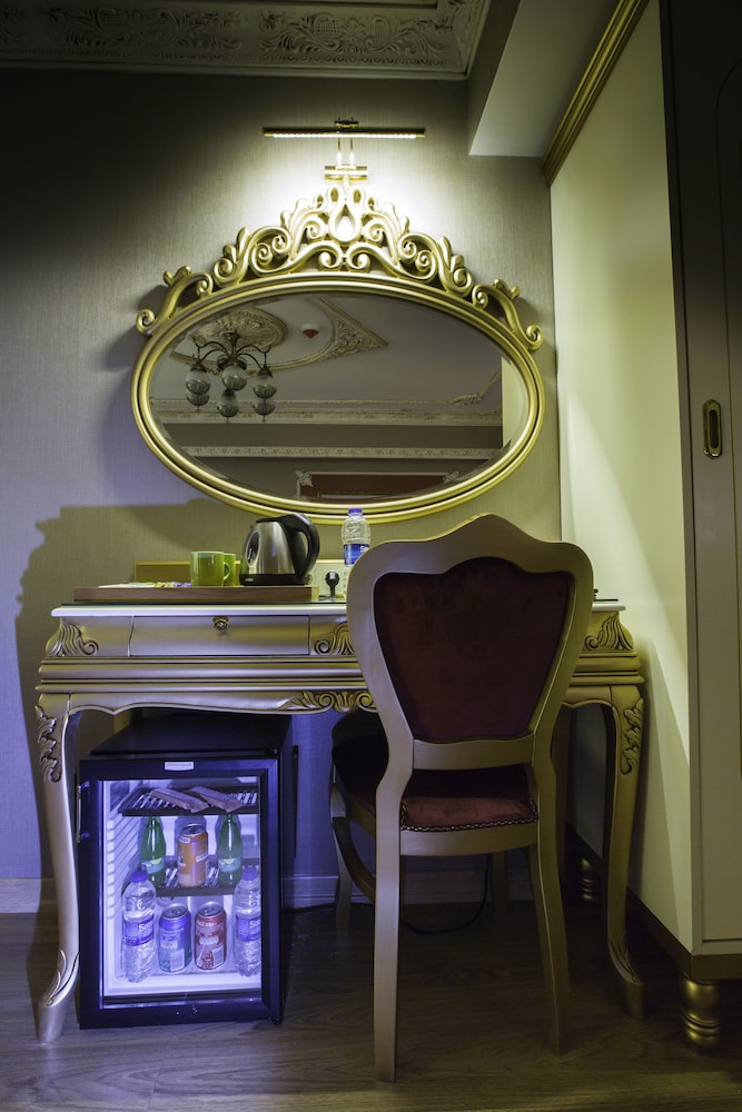 Phosphorion Hotel 6/46