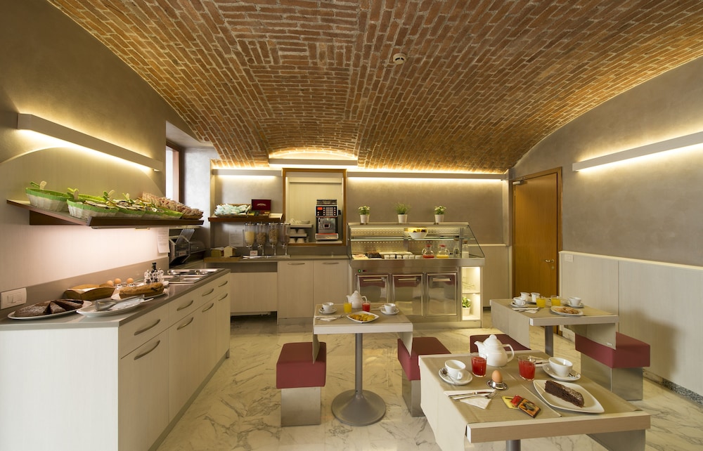 HOTEL IDEALE 42/44