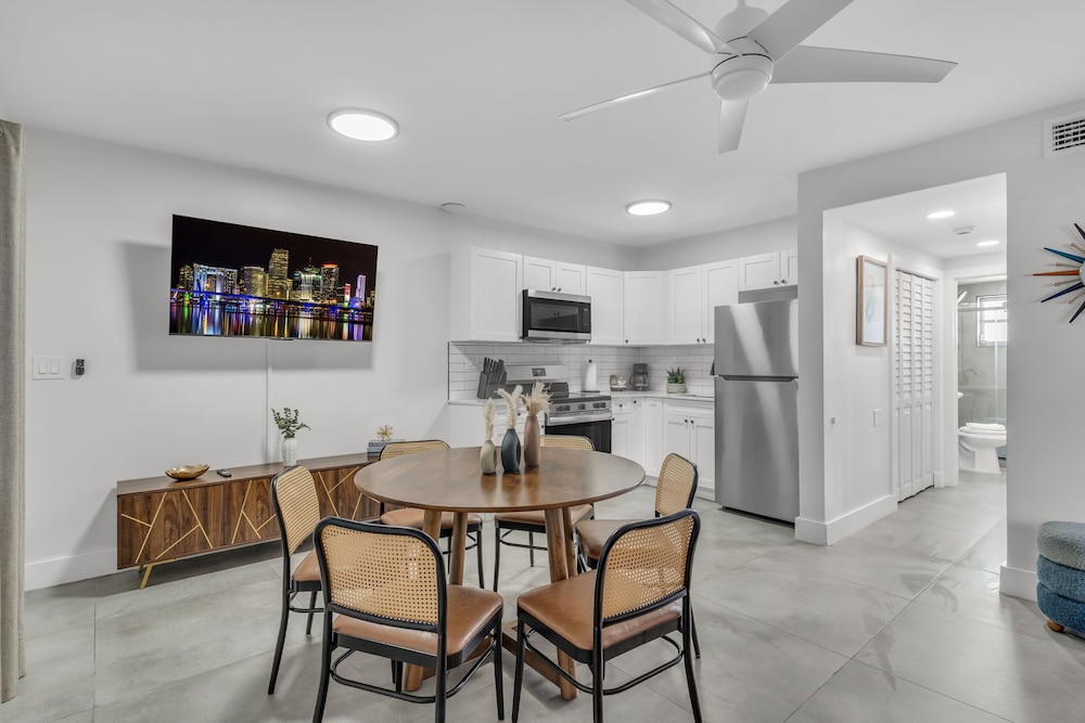 Bayview Regency Apartments By Lowkl 36/50