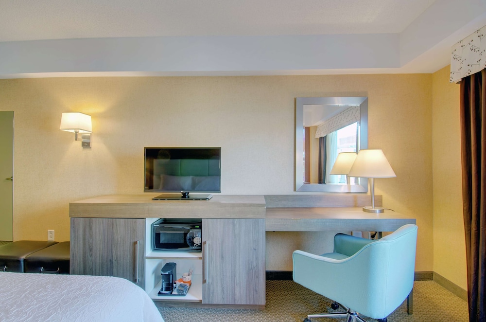 Hampton Inn and Suites Boston-Crosstown Center 48/49