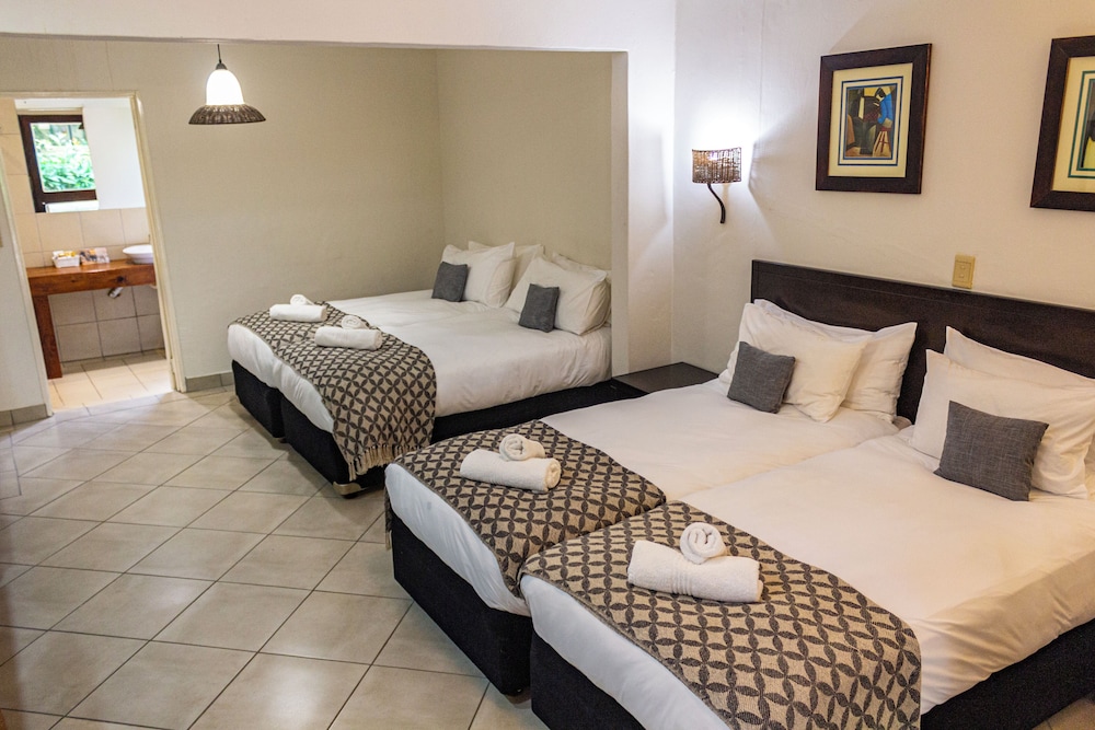 Hotel Numbi and Garden Suites 24/63
