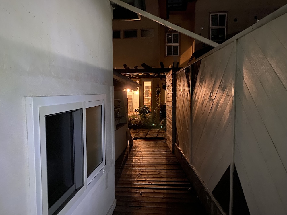 Little Barrel Guest House - Hostel 76/81