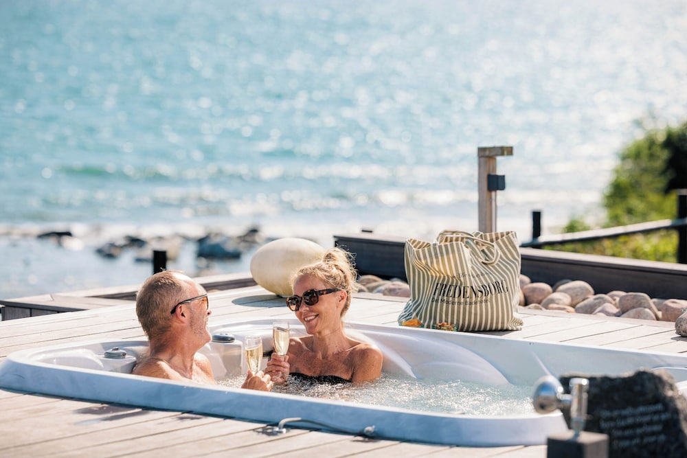 Fredensborg Badehotel 14/42