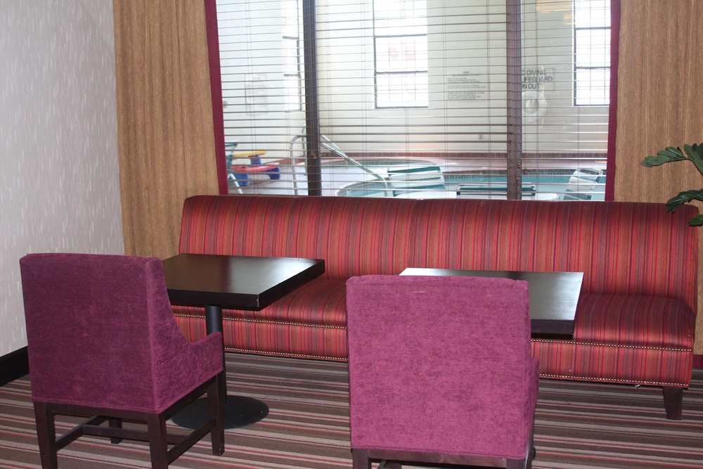 Hampton Inn Russellville 35/53
