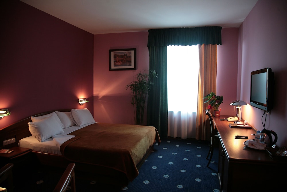 Ararat Hotel 12/50