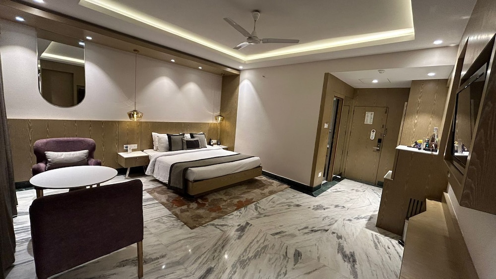 Capitol Residency 13/48