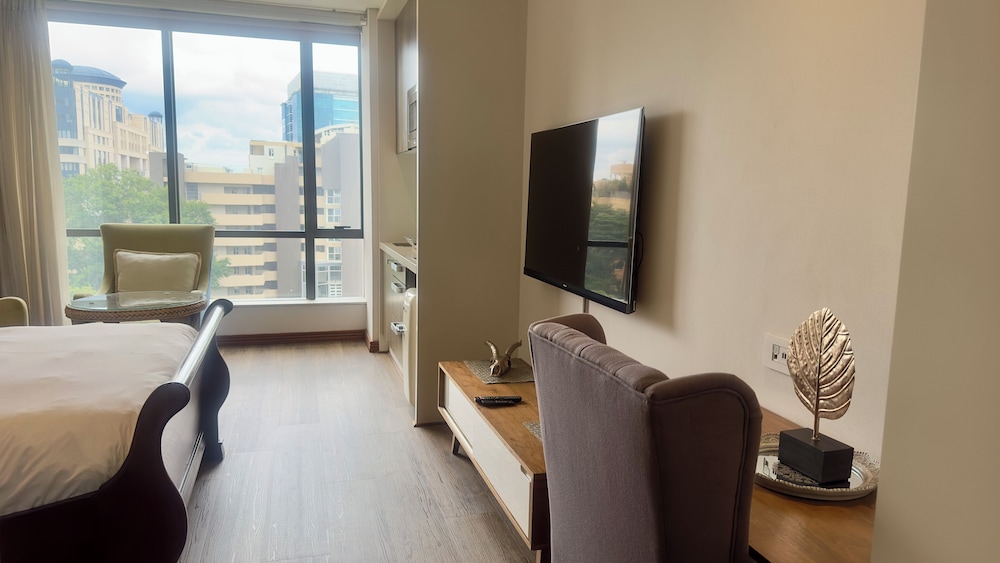 Sandton Skye Unit 702 37/50