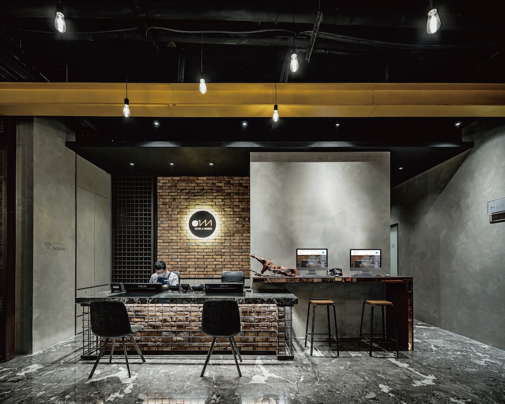 Oinn Hotel and Hostel 8/56