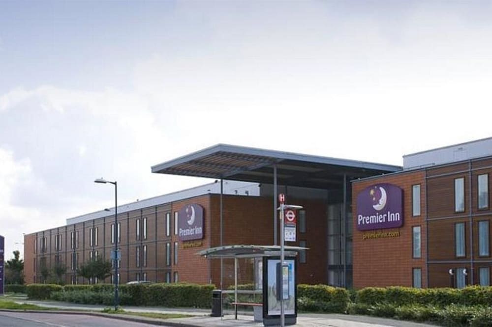 Premier Inn London Heathrow Airport T2 And T3 Bath Road in HOUNSLOW