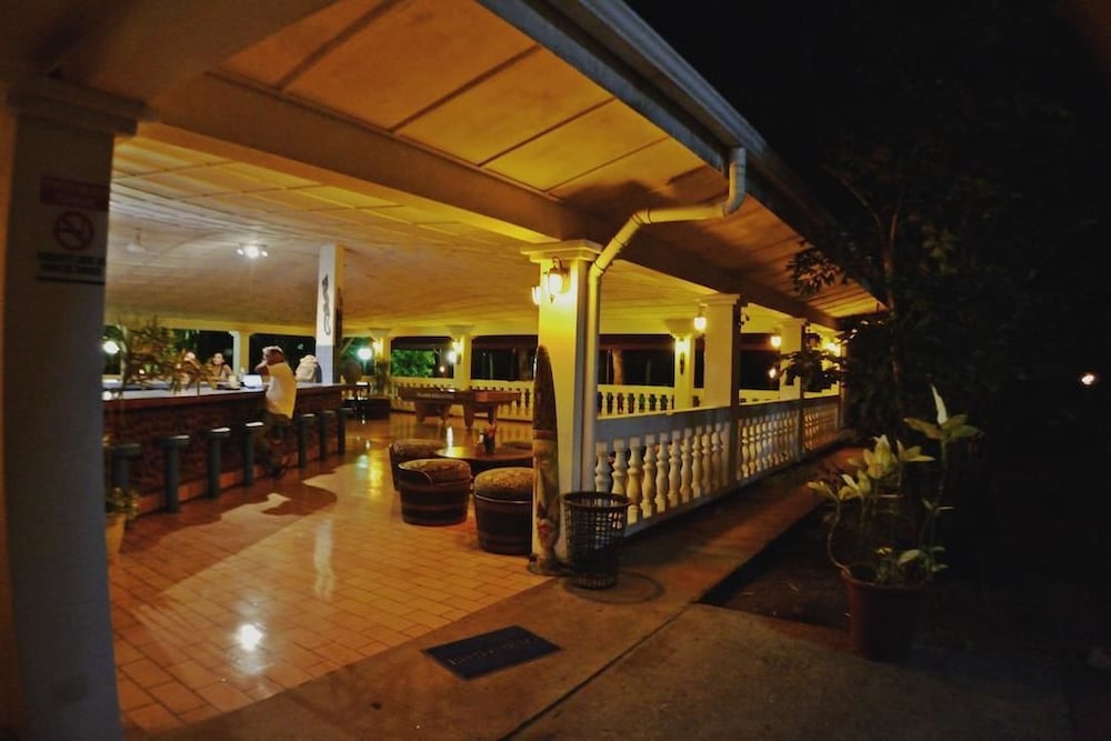 La Isla Hotel 3/35