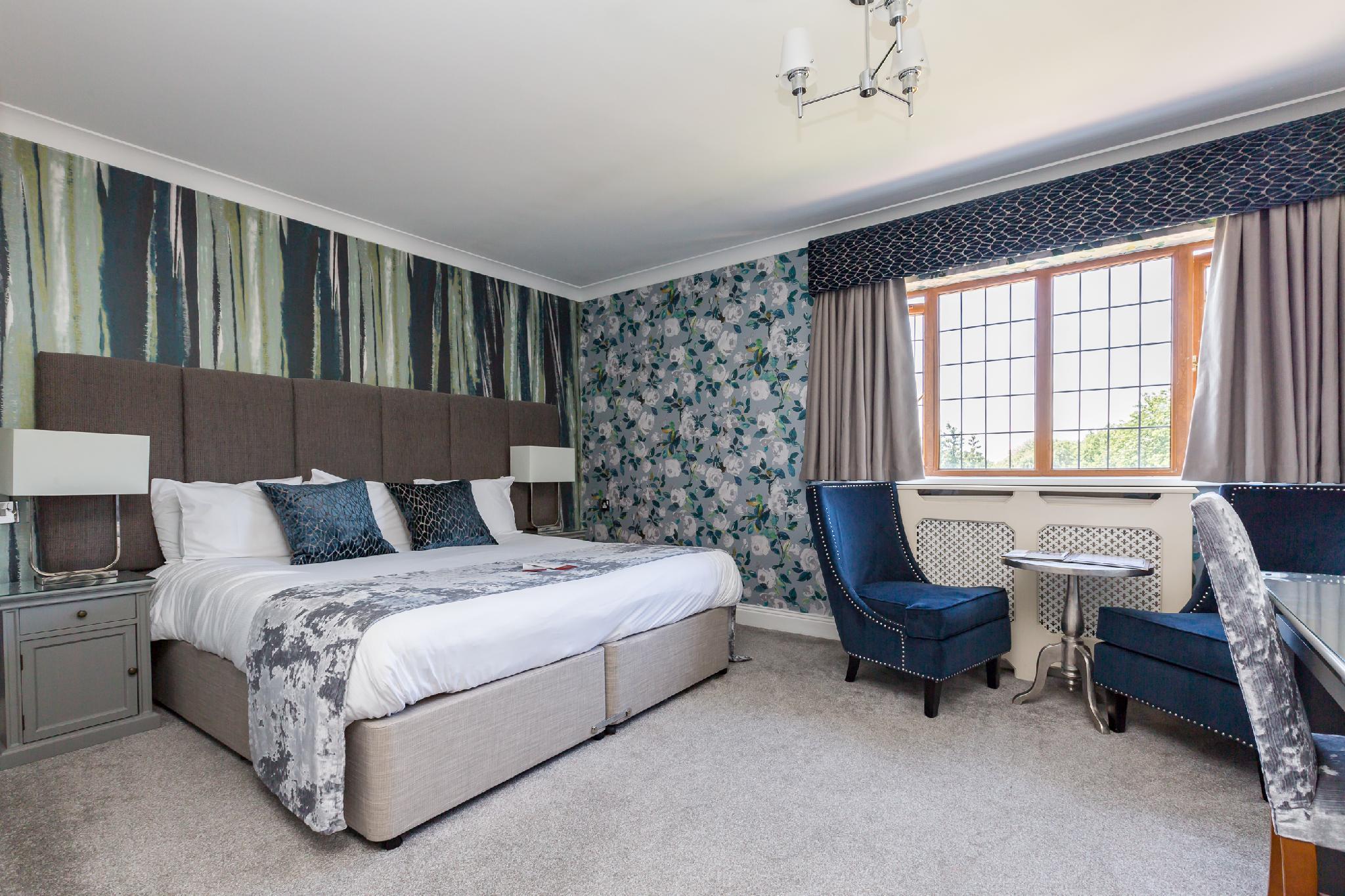 De Rougemont Manor 8/20