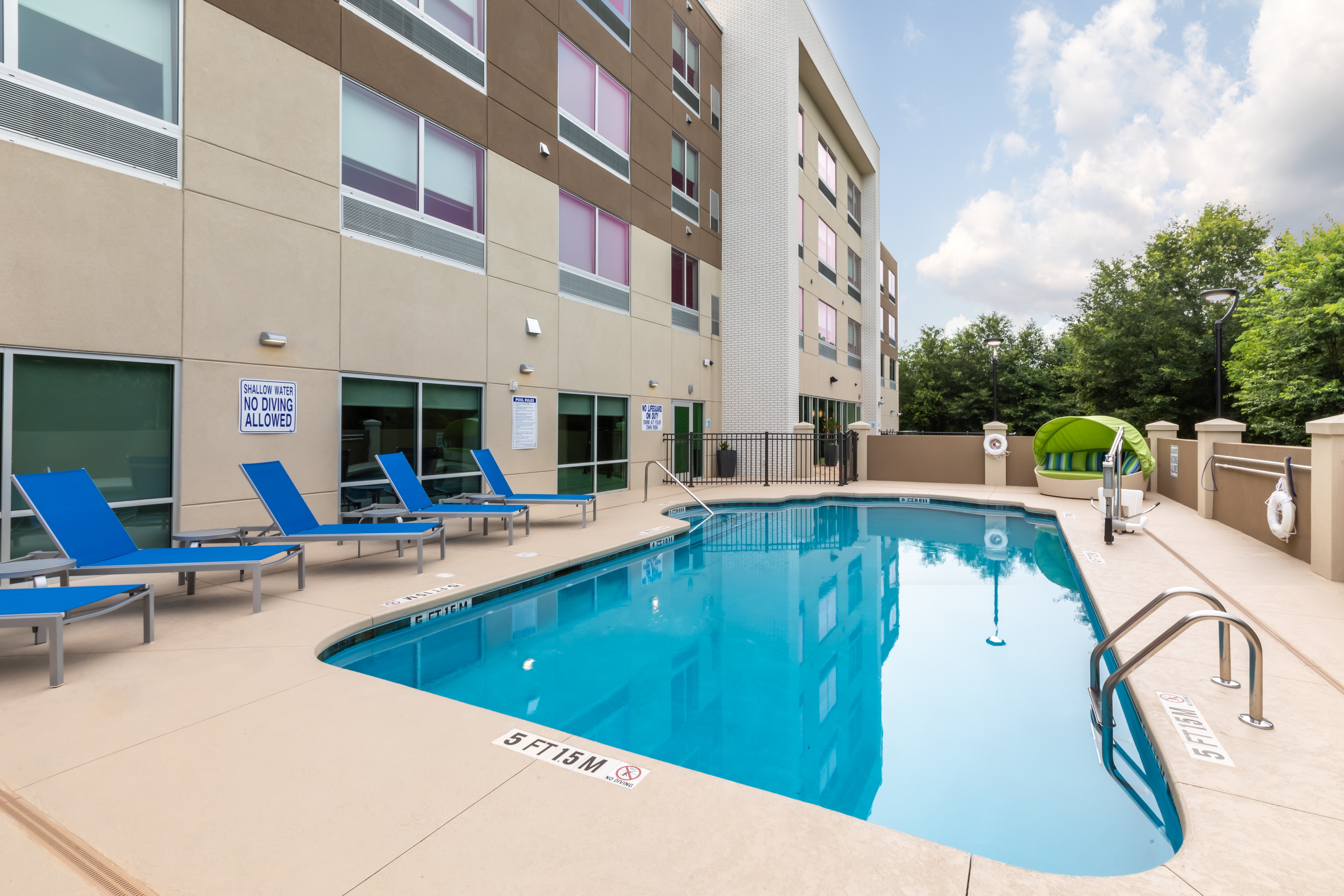 Holiday Inn Express Suites Greenville S Piedmont 4/81