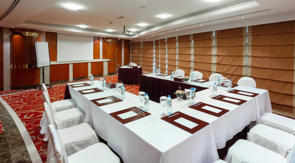 DoubleTree by Hilton Dubai Port Saeed. 61/65
