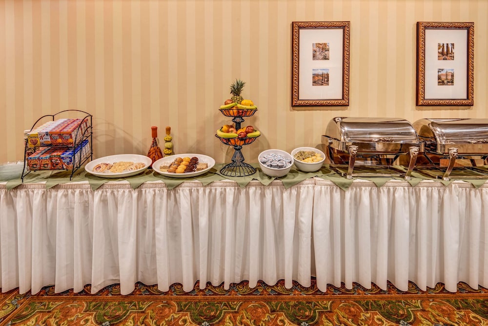 Hilton Garden Inn Lakewood 18/52