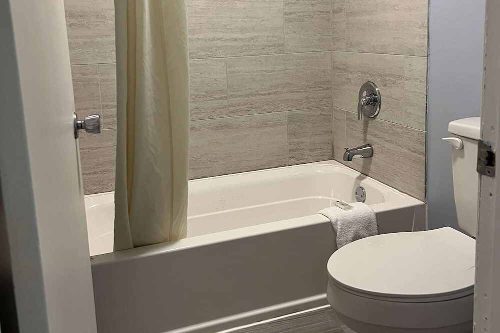 غرفة أساسية بسرير كينج للمدخنين، Travelodge by Wyndham Carlisle North 4/5
